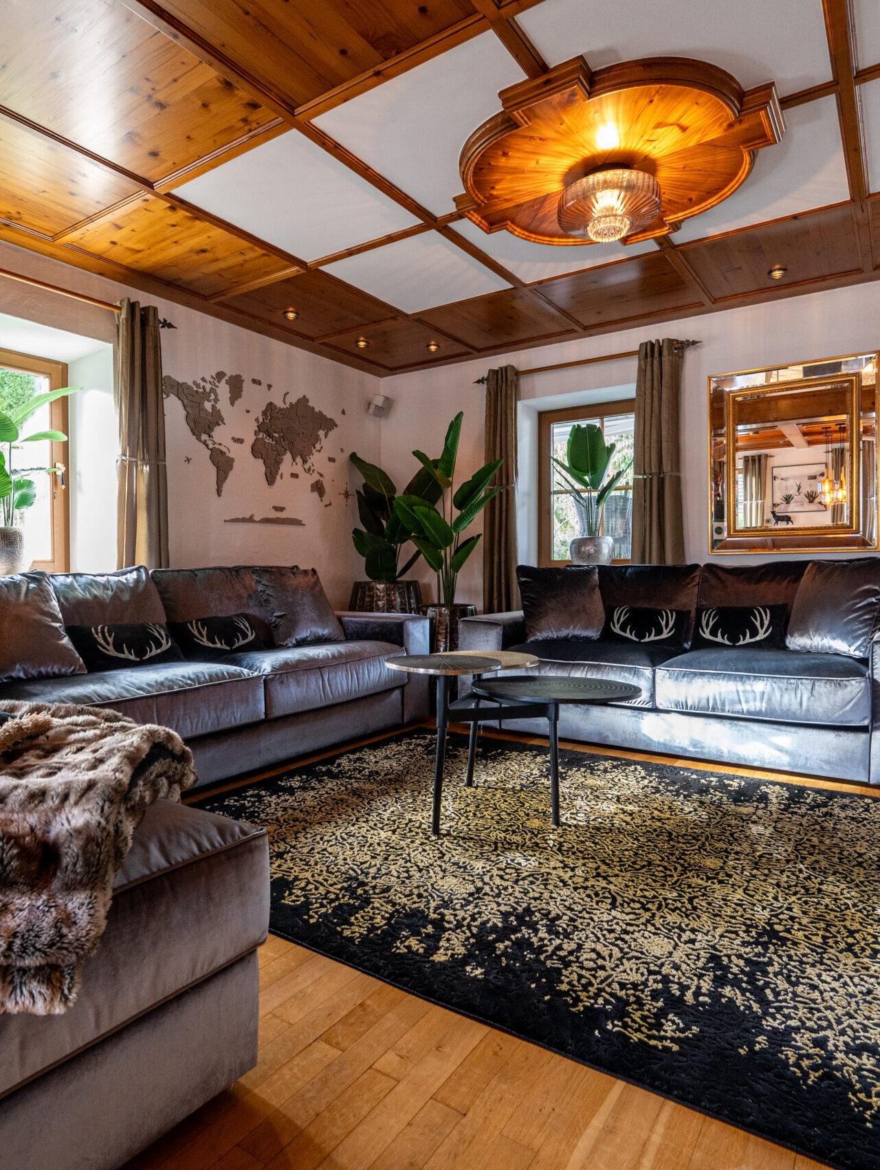 Spacious living room in the Chalet Kitzbühel Grand Lodge.