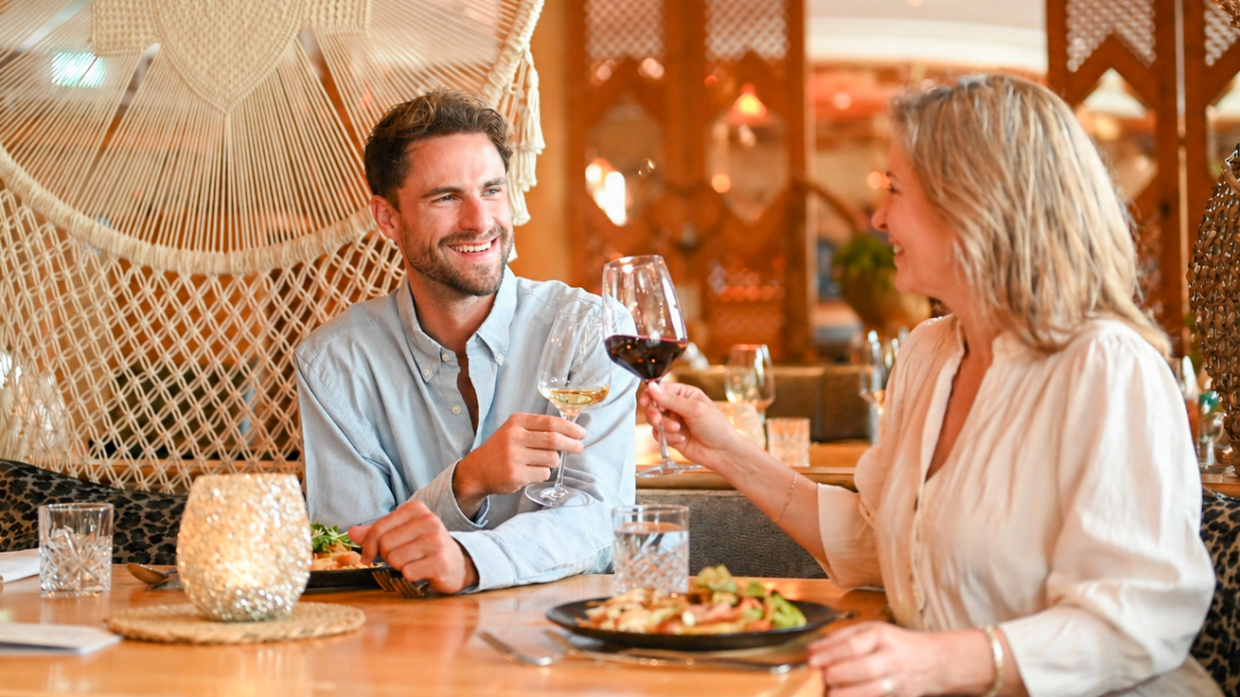 meiser spa resort essen mit mutter im restaurant in neustaedtlein hero