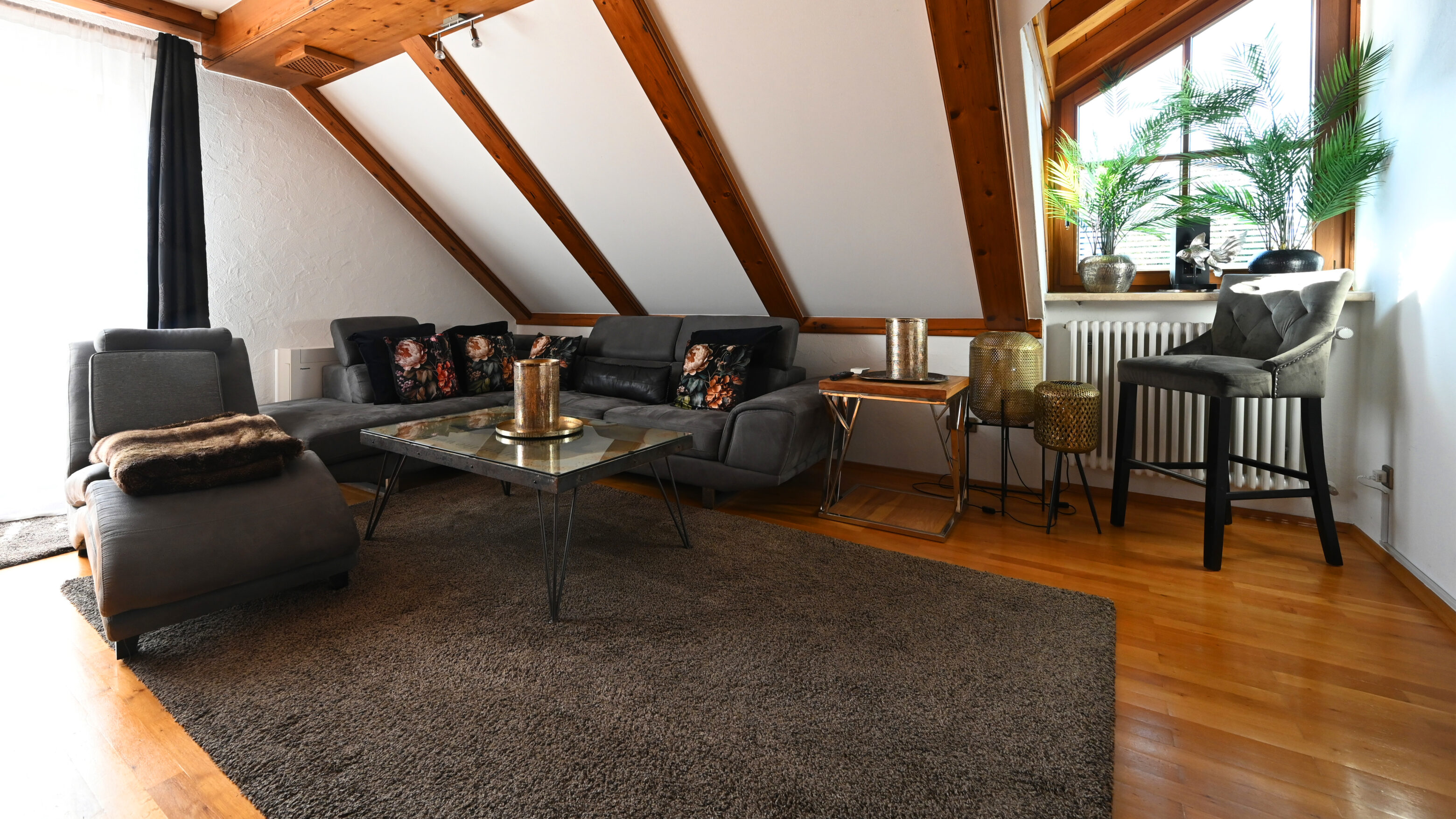 Chalet Kitzbühel Alpine Loft Meiser Spa Resort decorated in the living room area near Dinkelsbühl Hero