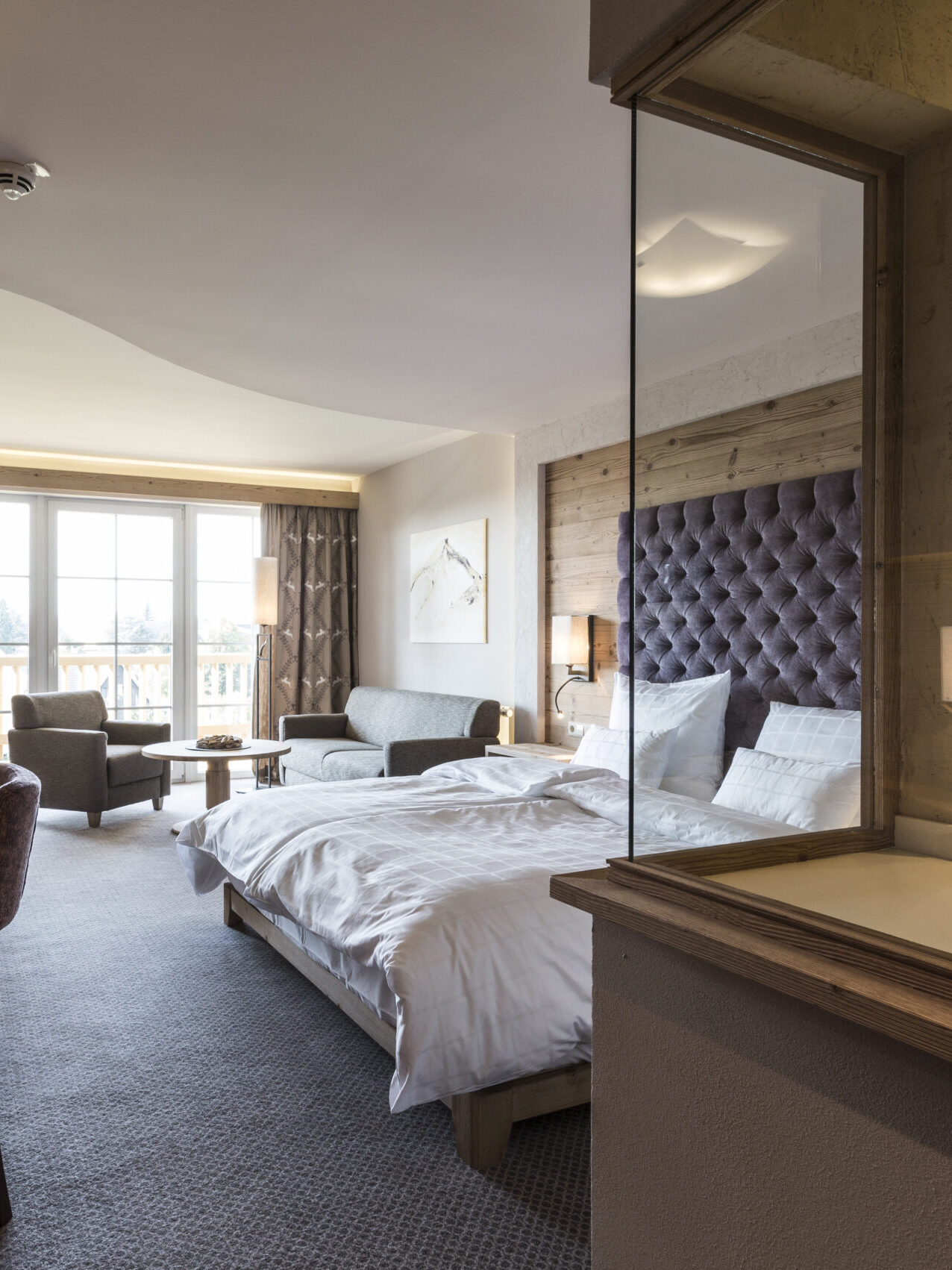Junior Suite Superior with balcony with spacious living area, desk and south-facing balcony view near Dinkelsbühl