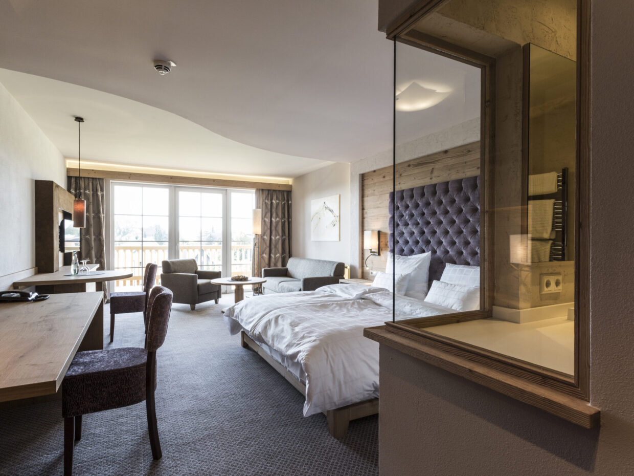 Junior Suite Superior with balcony with spacious living area, desk and south-facing balcony view near Dinkelsbühl