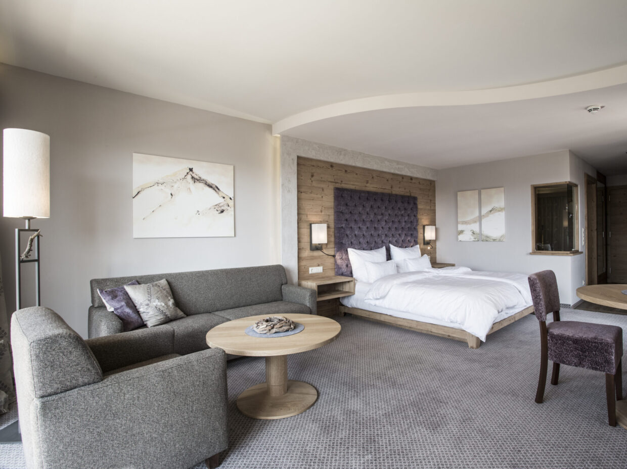Junior Suite Superior Plus with balcony with spacious living area, desk and two balconies near Dinkelsbühl