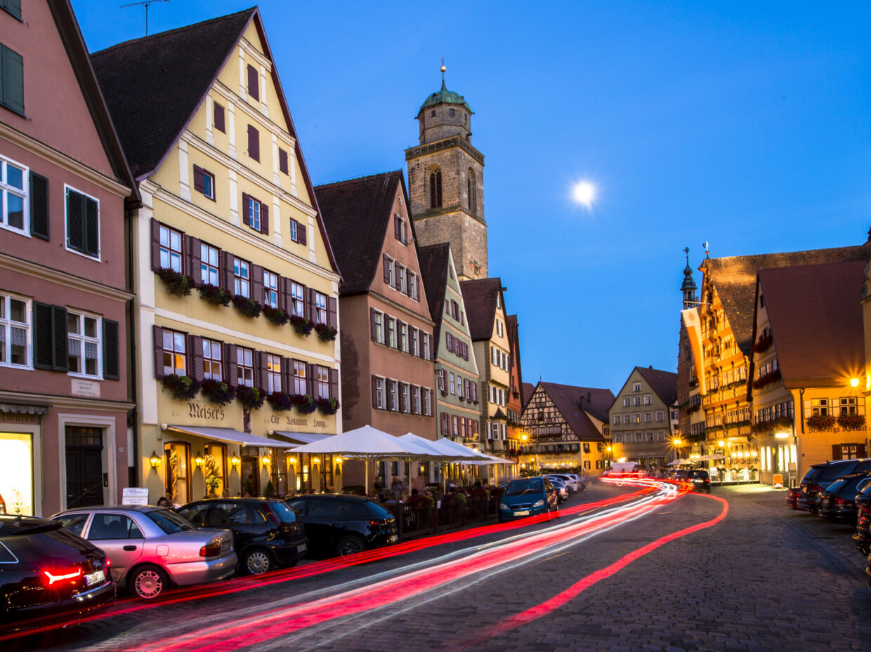 meiser altstadt hotel aussenansicht nachts dinkelsbuehl quer