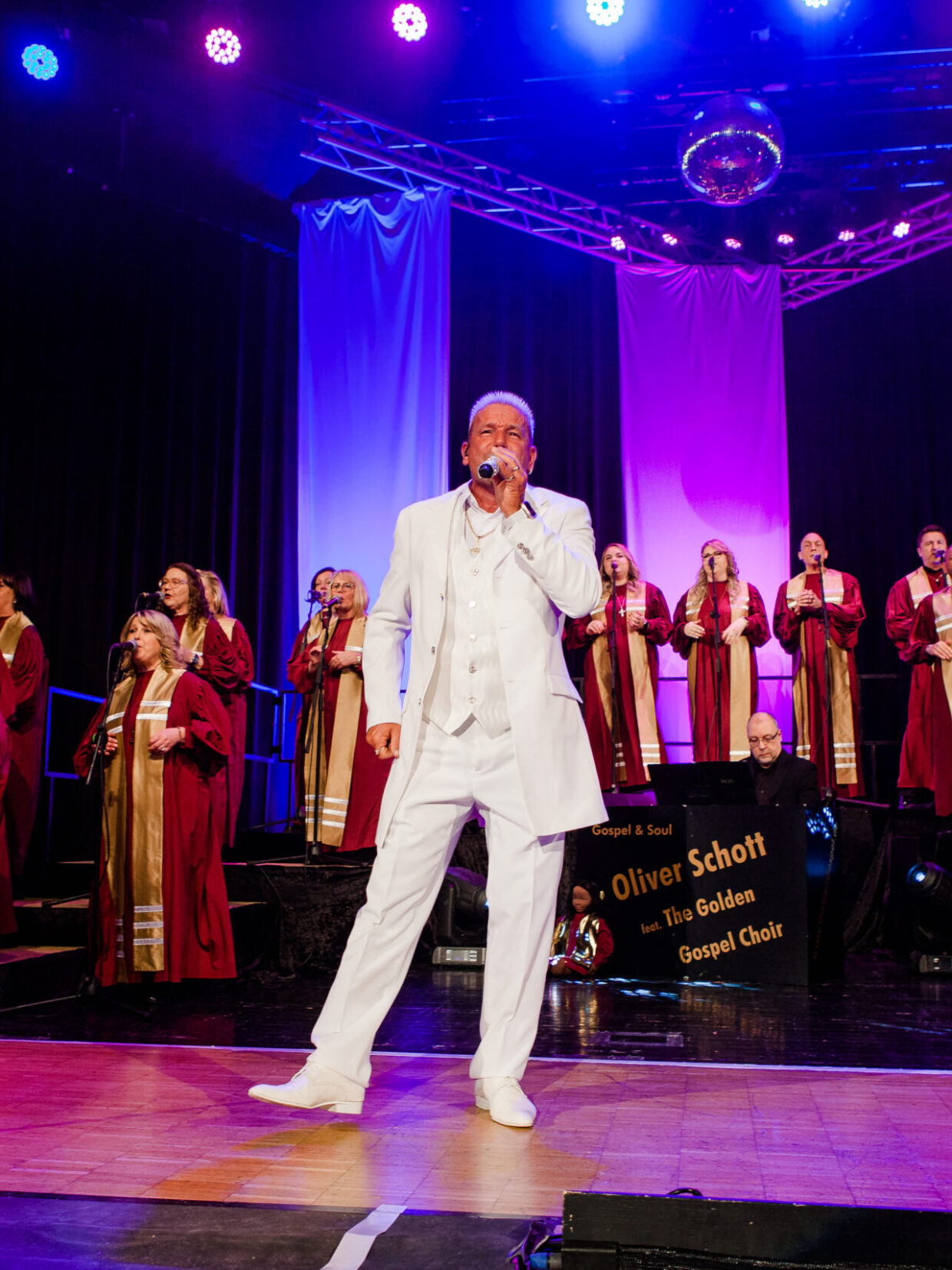 meiser congress plaza weihnachtliches gospelkonzert oliver schott gesang hoch