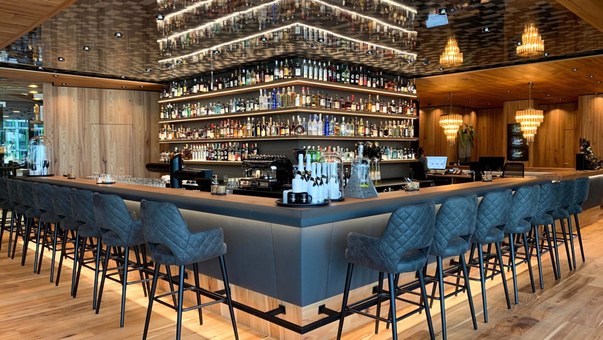 meiser design hotel loyd und henrys bar dinkelsbuehl hoch