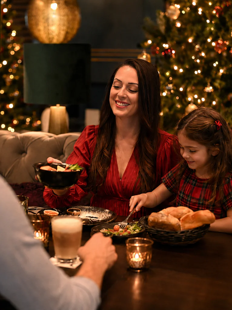 meiser design hotel familie isst an weihnachten am buffet in dinkelsbuehl hoch