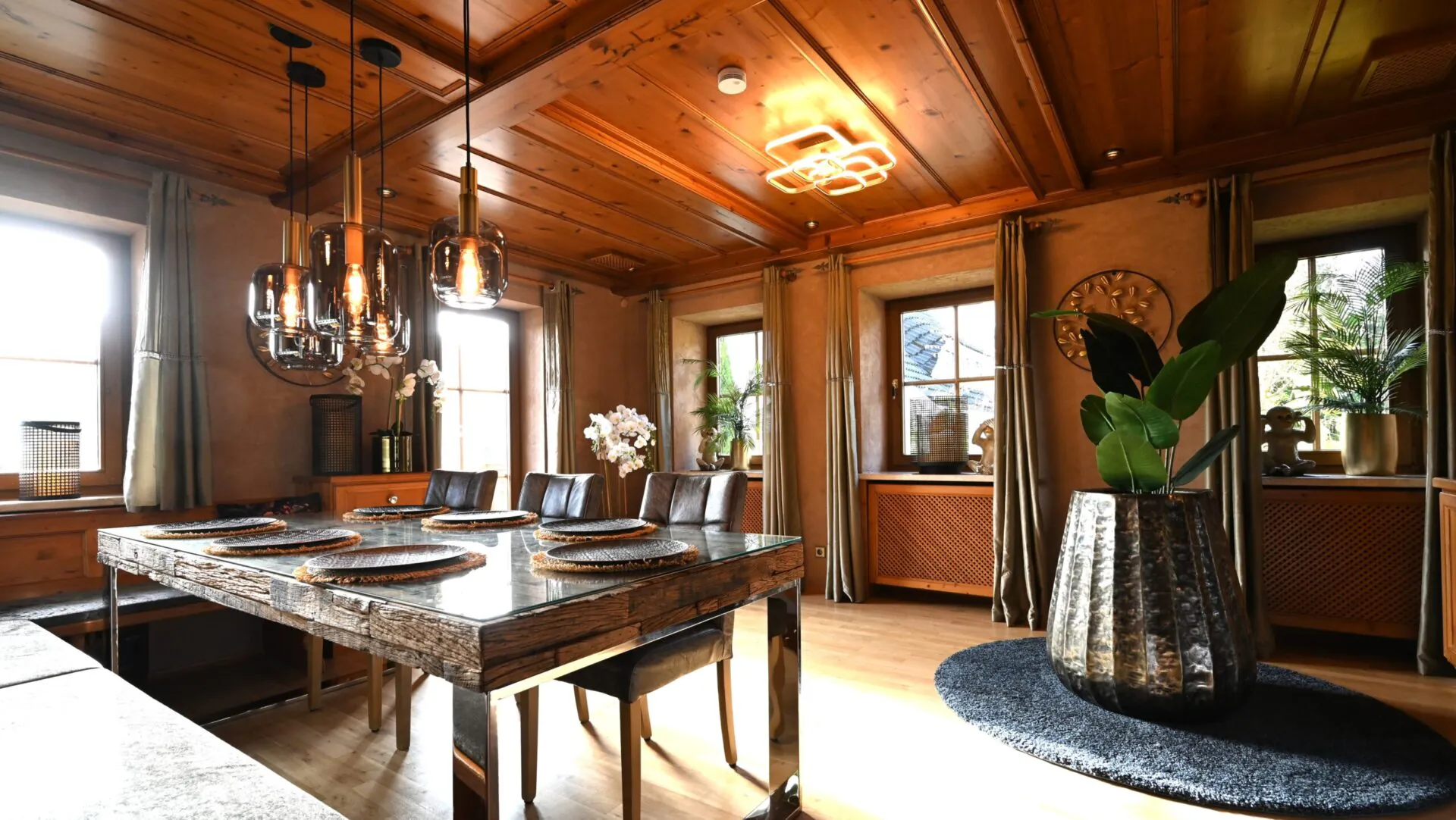 chalet kitzbuehel grand lodge meiser spa resort esszimmer nahe dinkelsbuehl hero